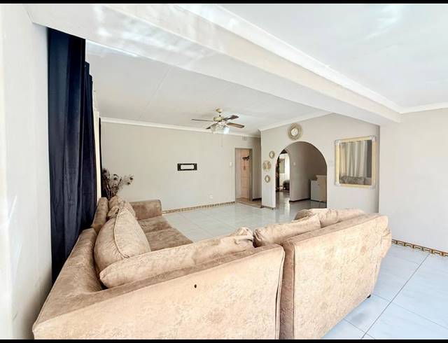 2 BEDROOM HOUSE FOR SALE IN VANDERBIJLPARK CW 6